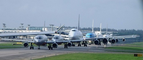 Aircraft queuing at Changi Airport, Singapore. NATS has been working at the airport to help increase capacity. Image by  Simon_sees vis Flickr